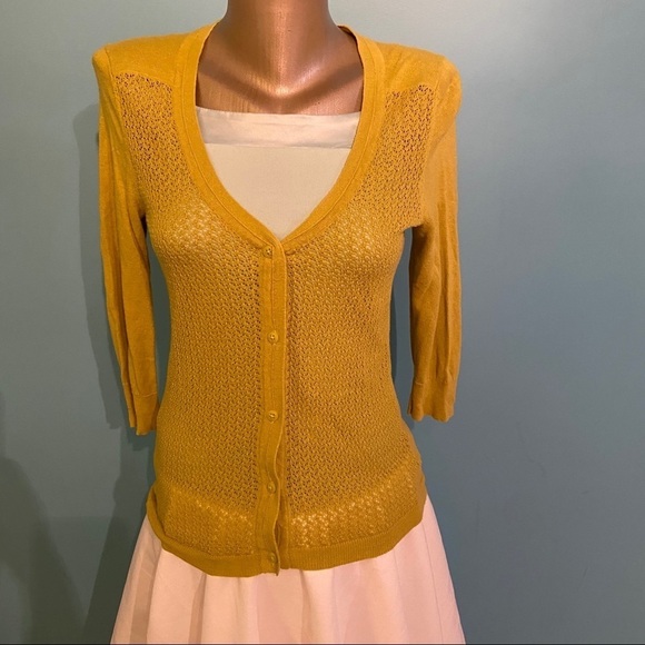 🛍️3/$30 Eddie Bauer chartreuse coloured cardigan sweater - Picture 1 of 6